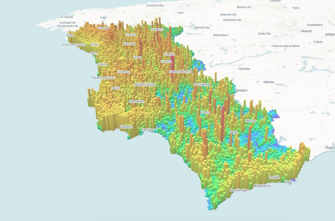 Horizon Mapper showing a three-dimensional population surface across Portugal